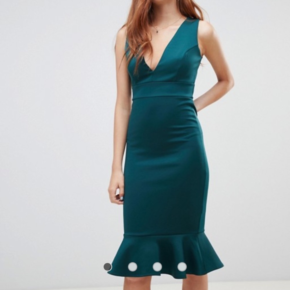 3/$40 💕 Green plunge neck cocktail dress